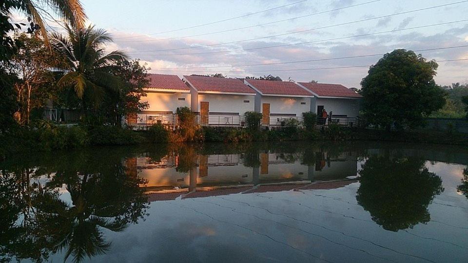 Baanpooya Hotel&Resort Tak Exterior foto